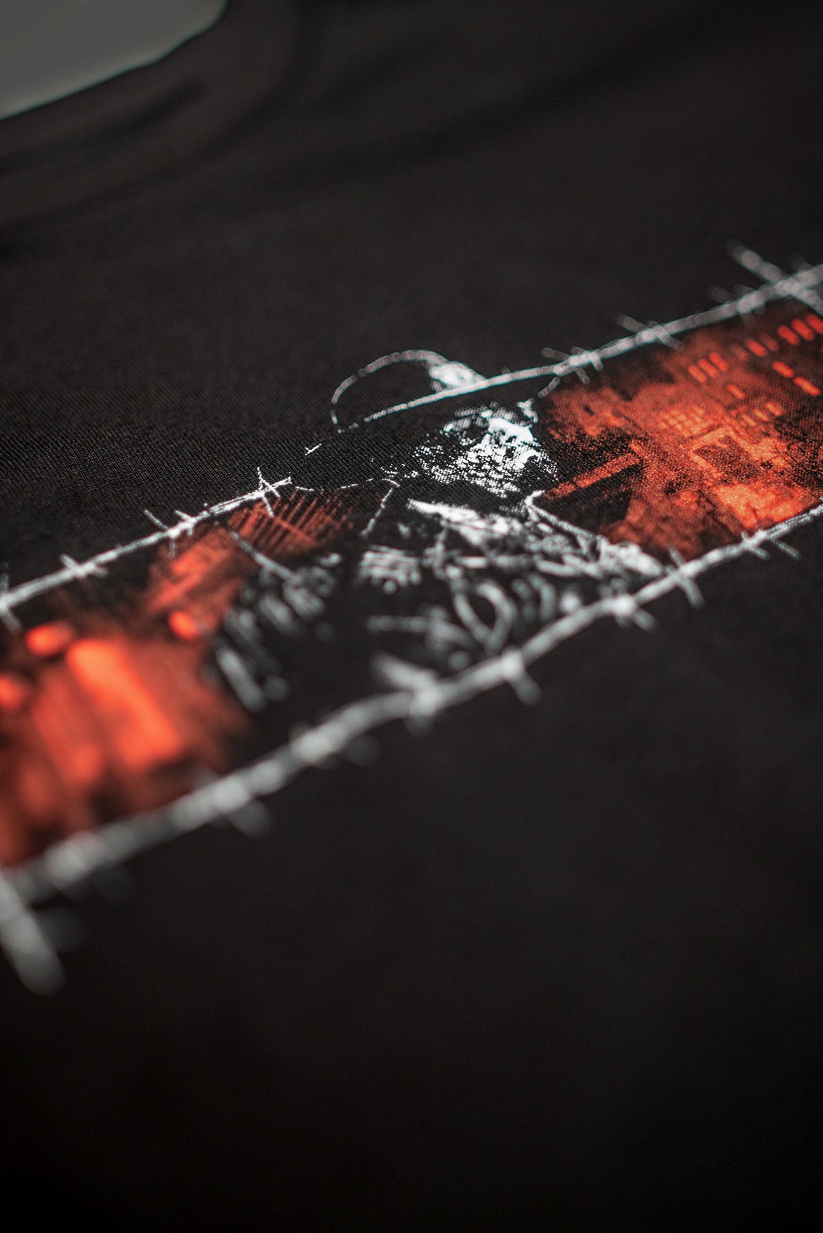 Red Barrels Incite a Riot t-shirt Outlast ufficiale