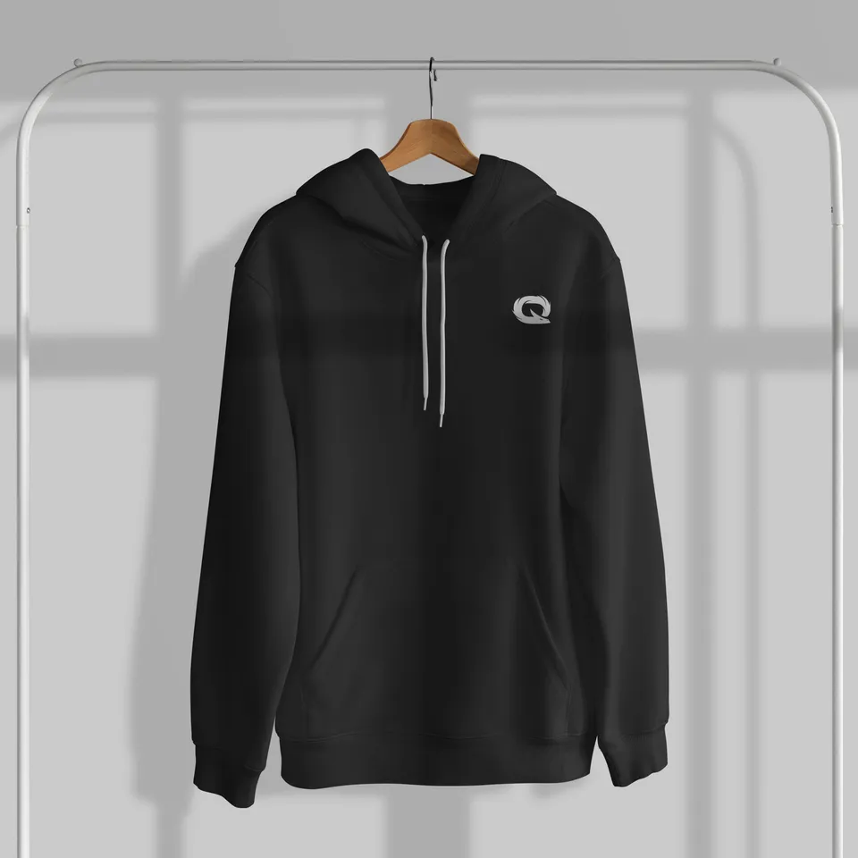 Qlash Minimal felpa nera con cappuccio 100% cotone