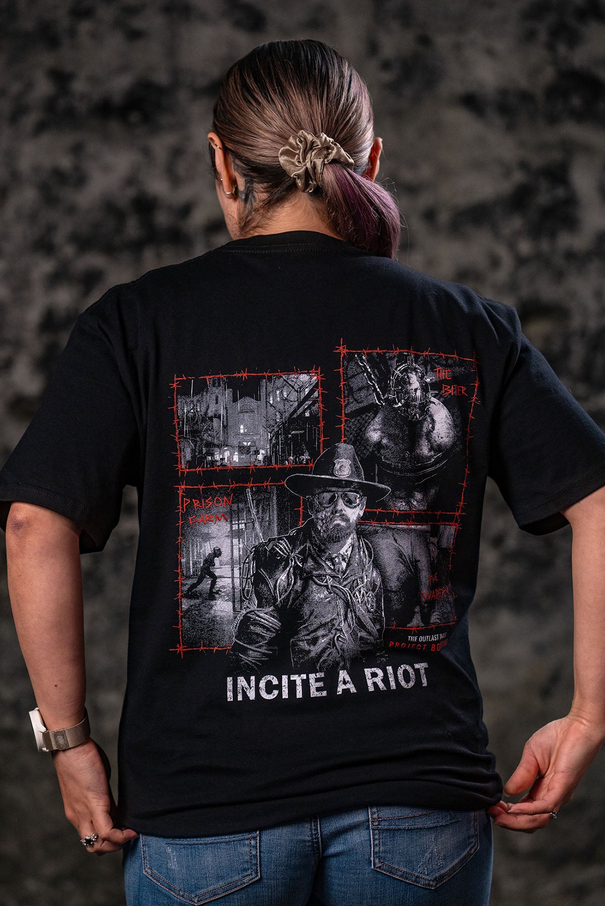 Red Barrels Incite a Riot t-shirt Outlast ufficiale