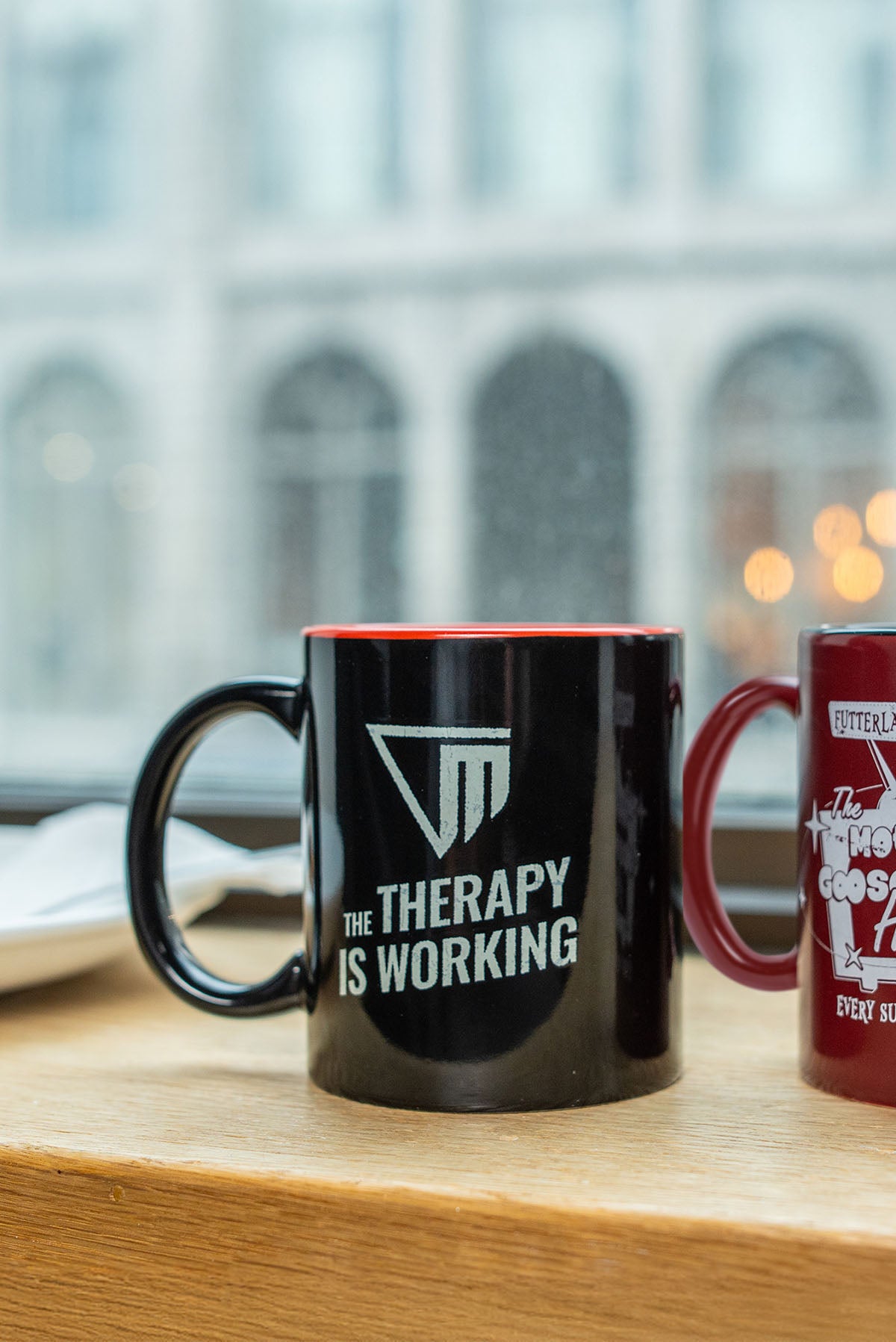 Red Barrels Outlast The Therapy is Working tazza nera
