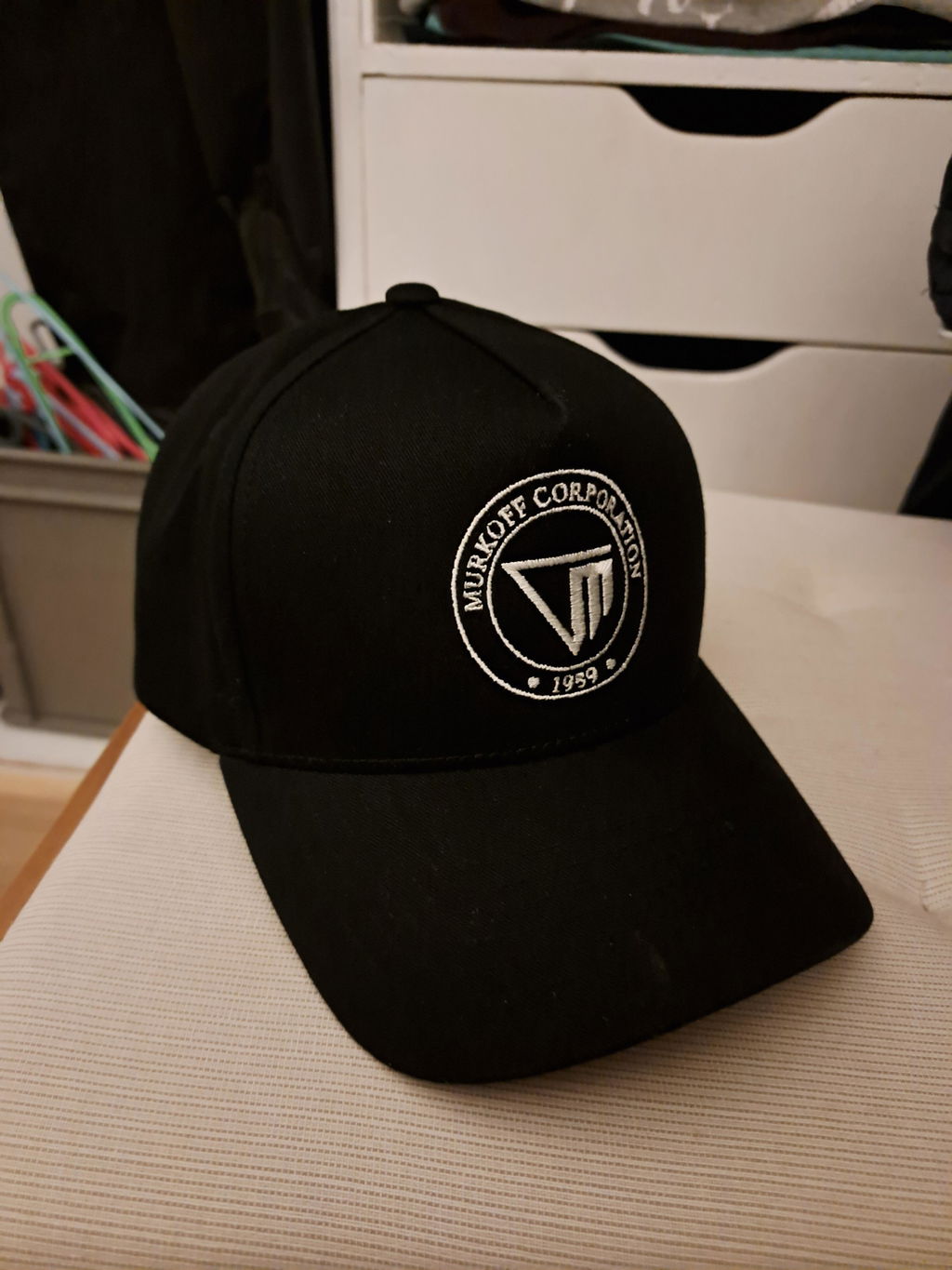 Red Barrels Murkoff Logo cappellino trucker ufficiale