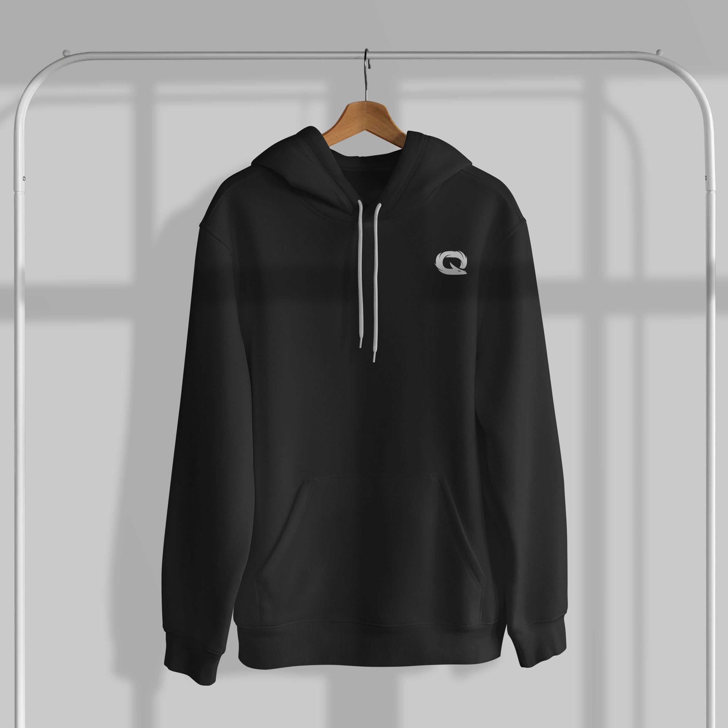 Qlash Minimal felpa nera con cappuccio 100% cotone